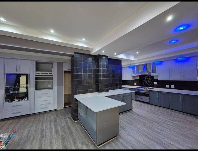 4 BEDROOM HOUSE FOR SALE IN VANDERBIJLPARK SW 5